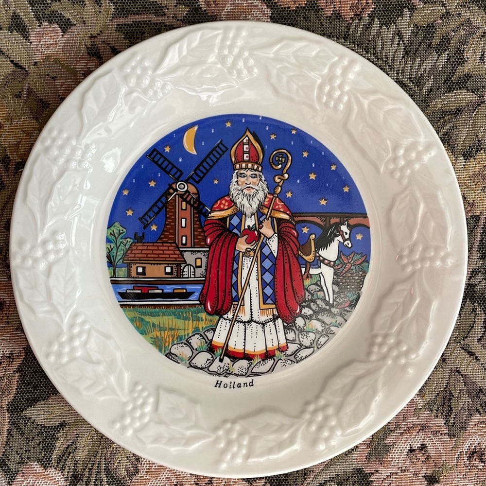 Domestications Holiday Traditions of the World plate - Holland.